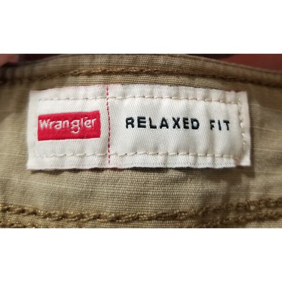 Wrangler Shorts Men's 42 Relaxed Fit Cargo Utility Khaki Flat 9 1/2" Inseam - Picture 6 of 8